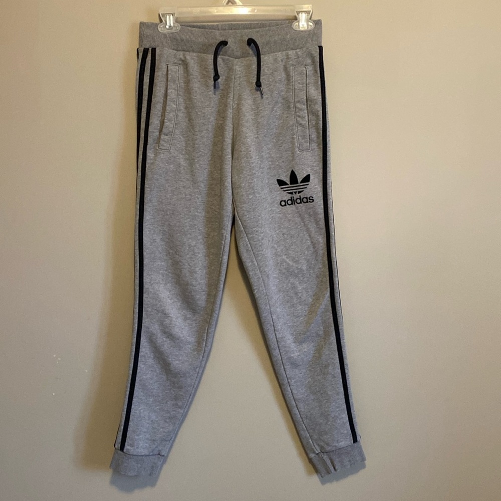 Vintage Adidas joggers. Size small. Adjustable and elasticized waist.